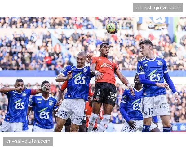 尼斯对阵洛里昂，主队球迷看台首次测试同步显示助威歌词与节奏的LED互动围栏